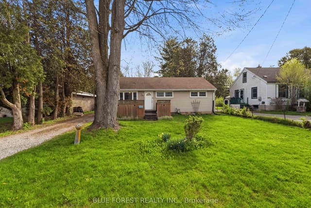 Detached at 1376 Kostis Avenue, London East, ON N5V 3E2
