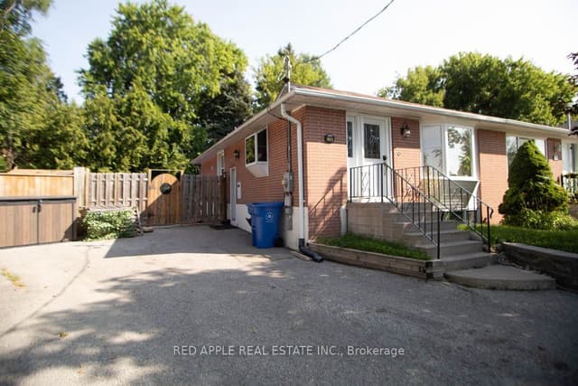 Semi-Detached at 126 LONGFORD Drive, Newmarket, ON L3Y 2Y5