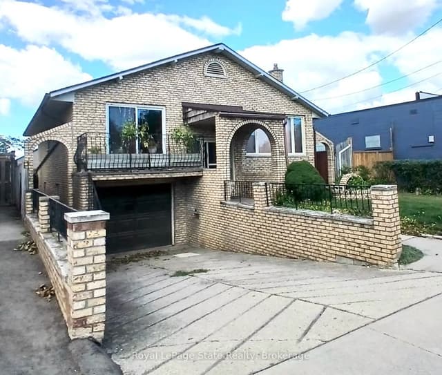 Detached at 118 Craigroyston Road, Hamilton, ON L8K 3K1