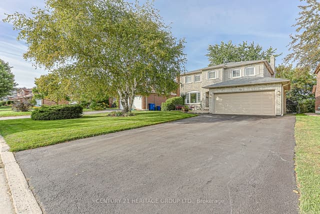 Detached at 66 Howlett Avenue, Newmarket, ON L3Y 5S5