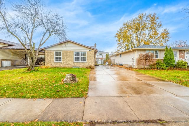Detached at 15 Keefer Road, Thorold, ON L2V 4M6