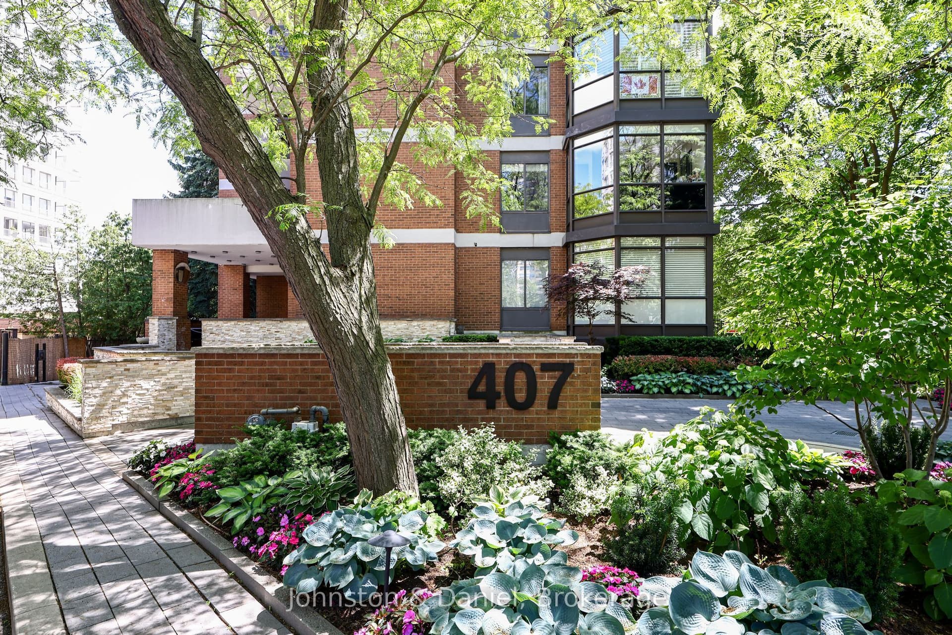 Suite 401 · Floor 4, Unit 401 · 407 Walmer Rd