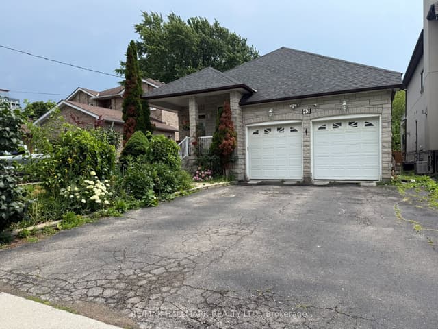 Detached at 43 Oak Avenue, Richmond Hill, ON L4C 6R5