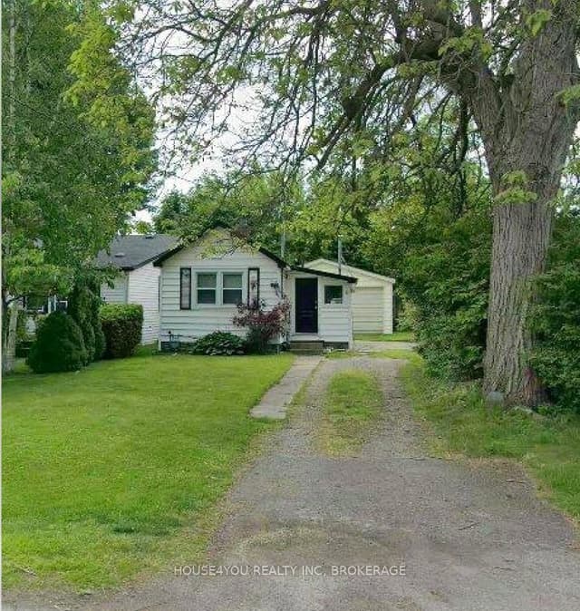 Detached at 6 Grandview Drive W, St. Catharines, ON L2M 1A8