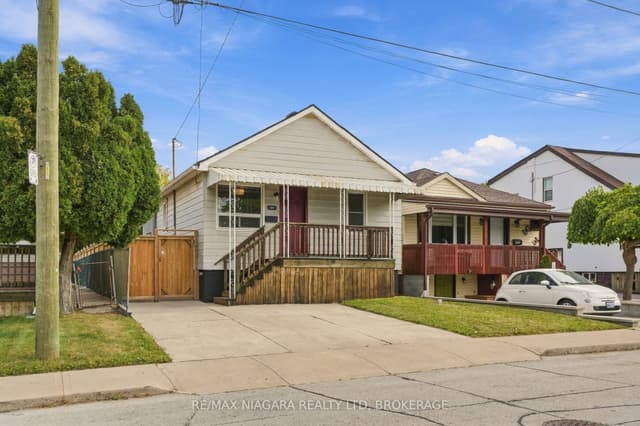 Detached at 422 Brunswick Street, Hamilton, ON L8H 6S4