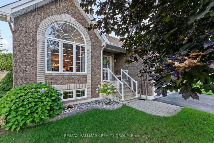 95 Lloydalex Crescent