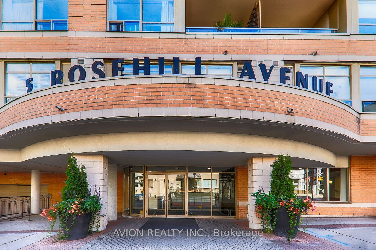 5 Rosehill Avenue in M4T