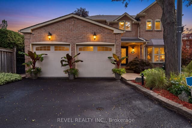 Detached at 6624 Mockingbird Lane, Mississauga, ON L5N 5K4