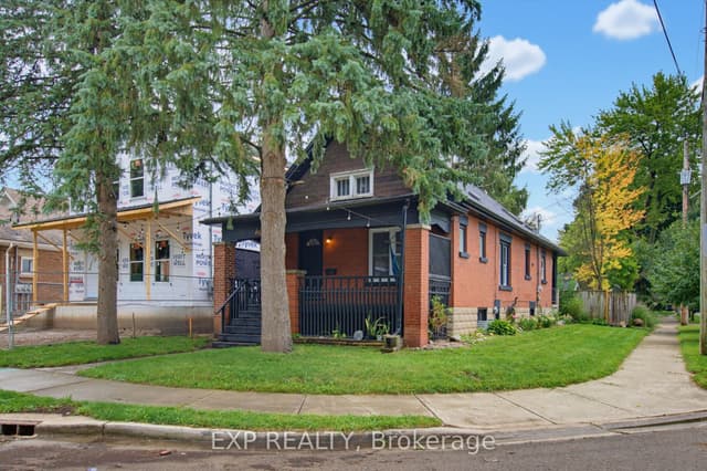 Detached at 20 Barrington Avenue, London North, ON N6H 1J9