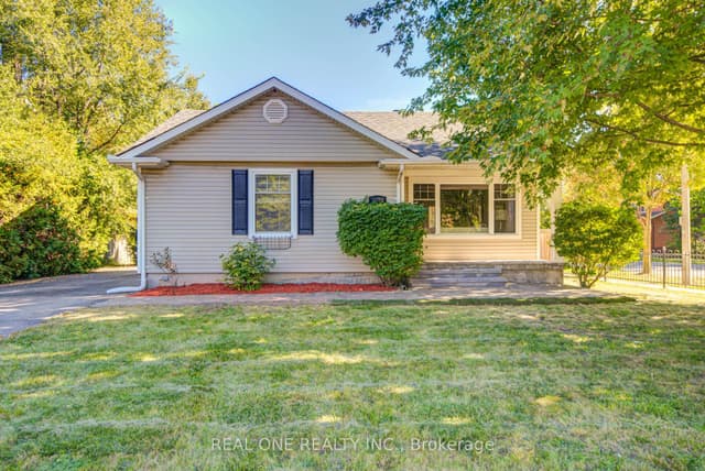 Detached at 1099 Kent Avenue, Oakville, ON L6H 1Z9