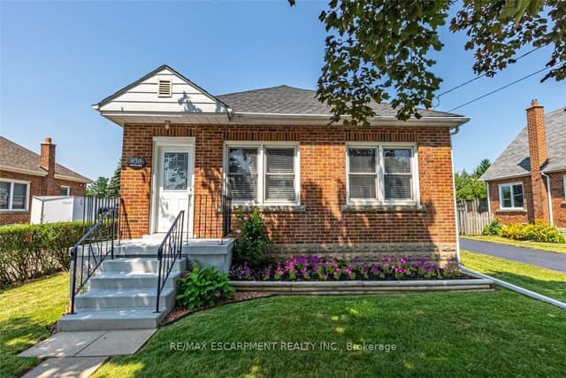 Detached at 930 West 5th Street, Hamilton, ON L9C 3R7