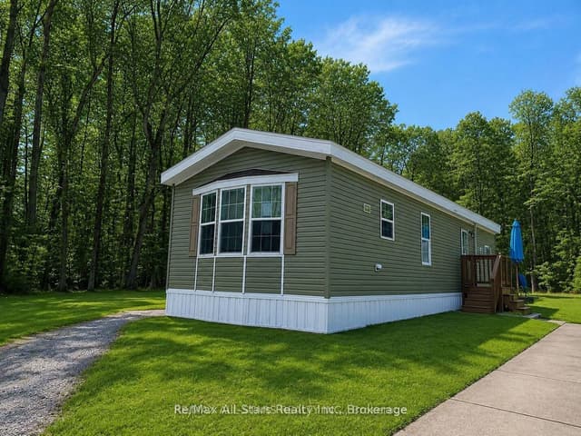 Detached at 2406 South Portage Road, Huntsville, ON P1H 2J3
