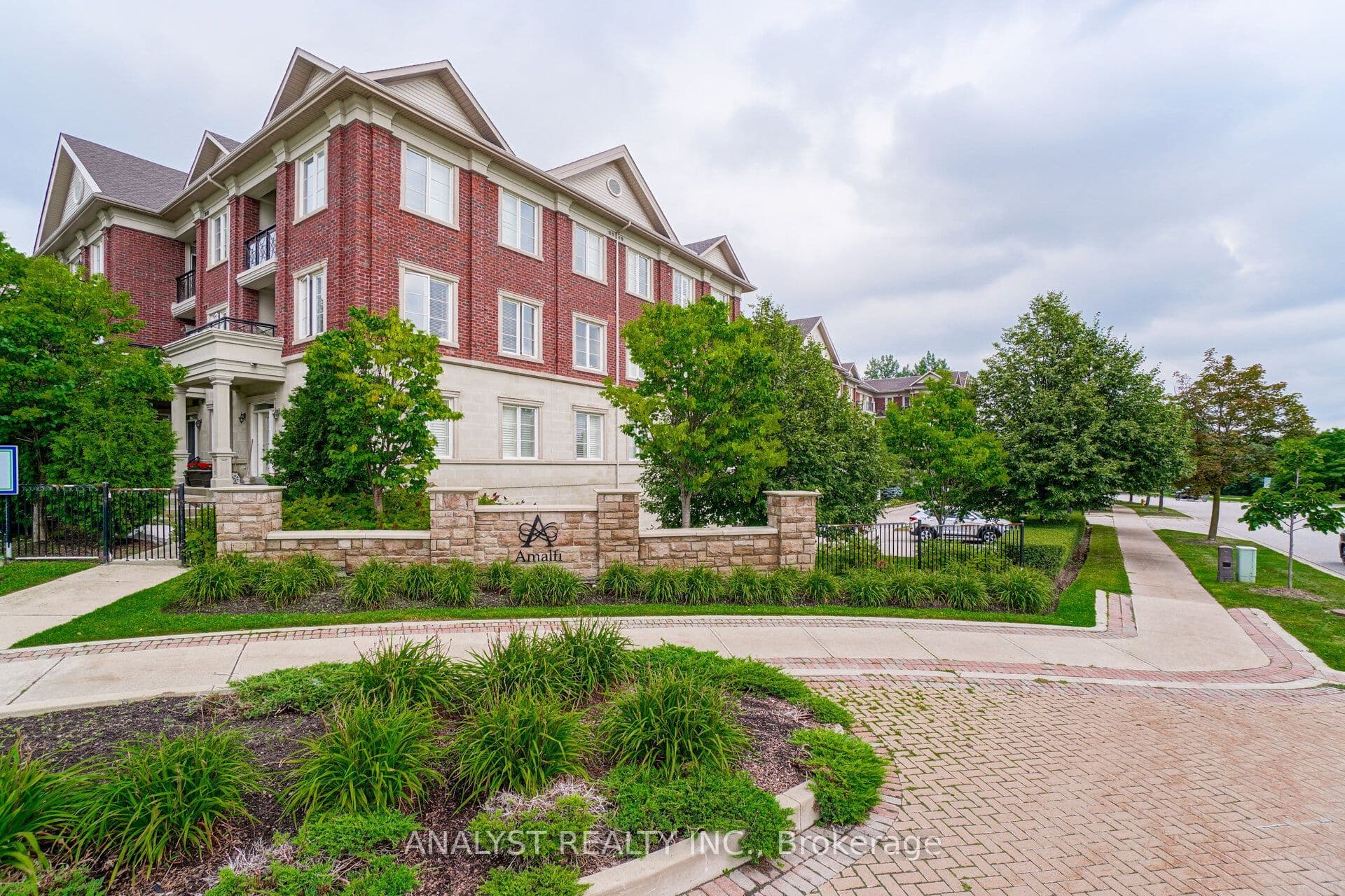 Suite 221 · Floor 2, Unit 221 · 9519 Keele St