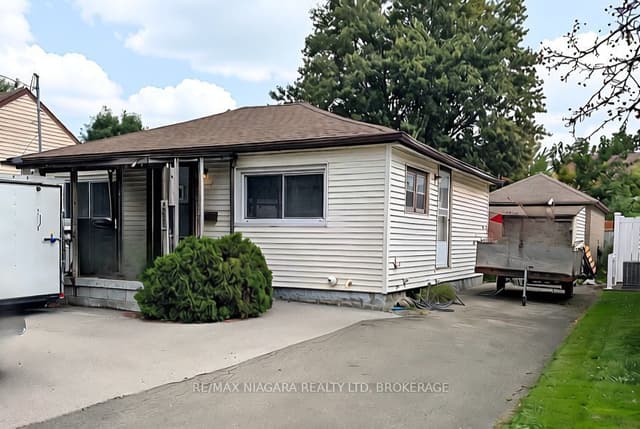 Detached at 268 Mcalpine Avenue S, Welland, ON L3B 1T9