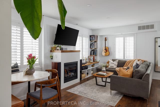 Condo Townhouse at 12 Sudbury Street 819, Toronto, ON M6J 3W7, Toronto C01