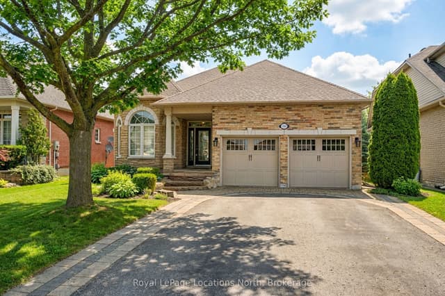 Detached at 727 Madeline Heights, Newmarket, ON L3X 2J6