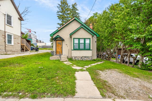 Detached at 85 Maple Avenue, Barrie, ON L4N 1S1