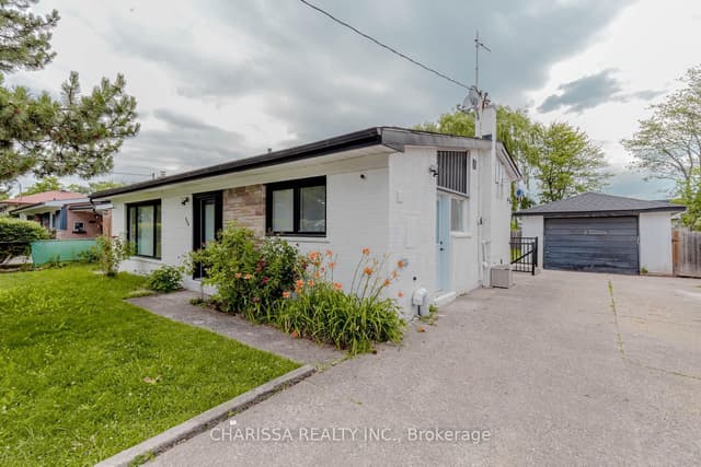 Detached at 523 Pinegrove Road Upper, Oakville, ON L6K 2C2