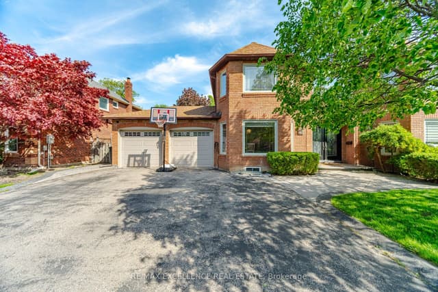 Detached at 28 Ridelle Court, Brampton, ON L6Z 4M2
