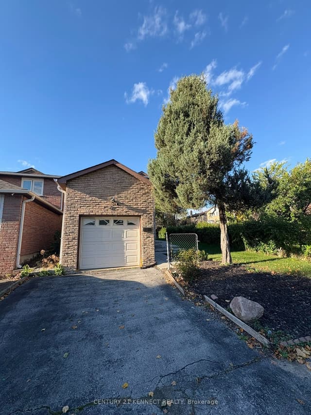 Detached at 68 Larksmere Court, Markham, ON L3R 3R1