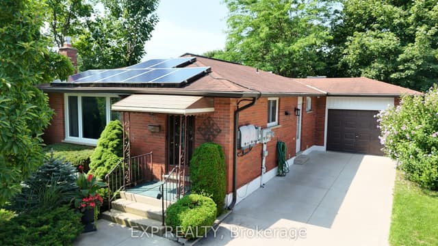 Detached at 82 Lacey Crescent, London South, ON N6E 2E7