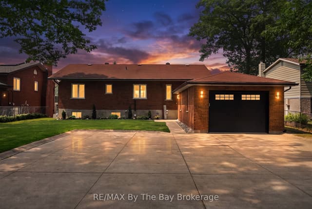Detached at 1434 RIVER Road W, Wasaga Beach, ON L9Z 2W5