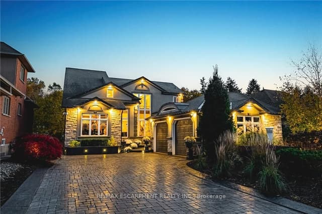 Detached at 712 Highvalley Road, Hamilton, ON L9G 4E9