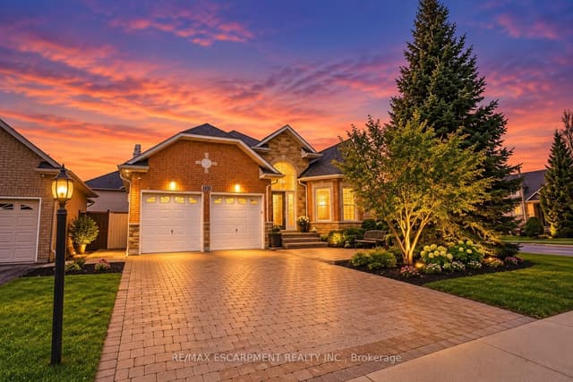 Detached at 137 PINEHILL Drive, Hamilton, ON L0R 1P0