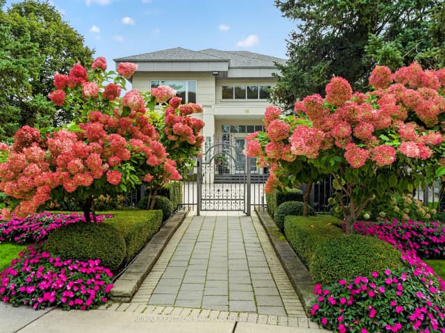 Detached at 19 Maryvale Crescent, Richmond Hill, ON L4C 6P6