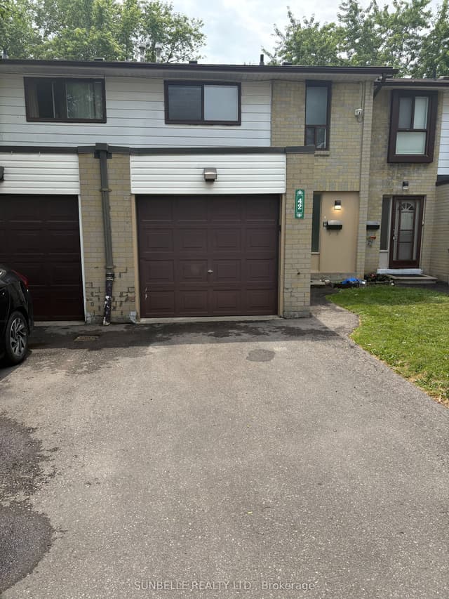 Condo Townhouse at 42 Fleetwood Crescent, Brampton, ON L6T 2E5