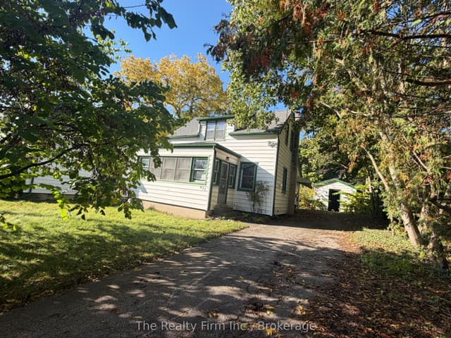 Detached at 477 Henry Street, Woodstock, ON N4S 1X3