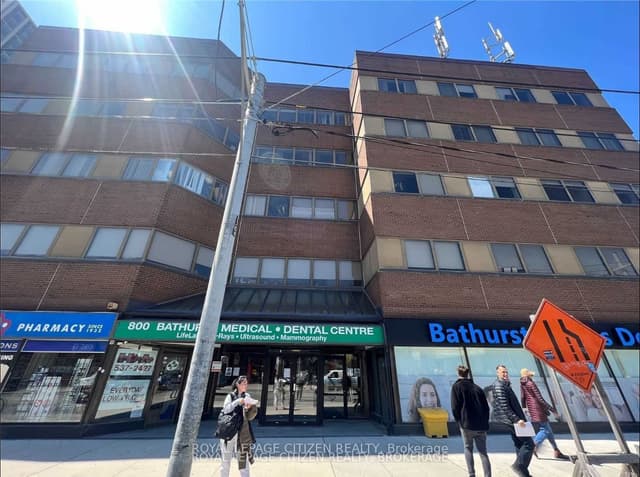 Office at 800 Bathurst Street 501, Toronto, ON M5R 3M8, Toronto C02