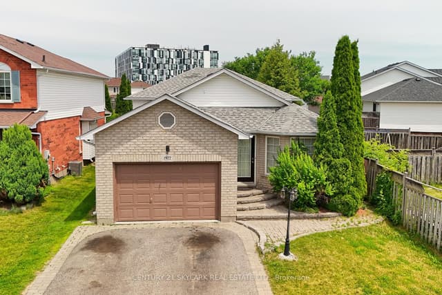 Detached at 1922 Dalhousie Crescent, Oshawa, ON L1G 8C3