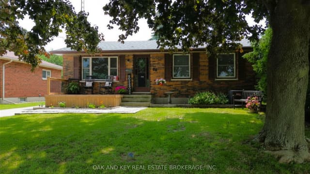 Detached at 26 Sinclair Avenue, St. Thomas, ON N5R 3A8