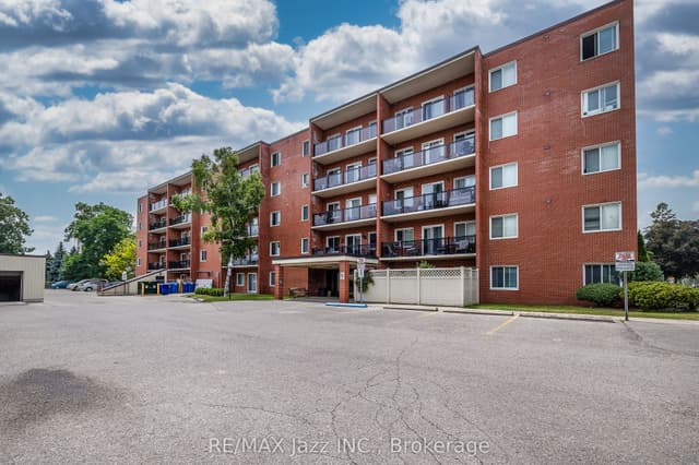 Condo Apartment at 131 Taunton Road E 304, Oshawa, ON L1G 3T8