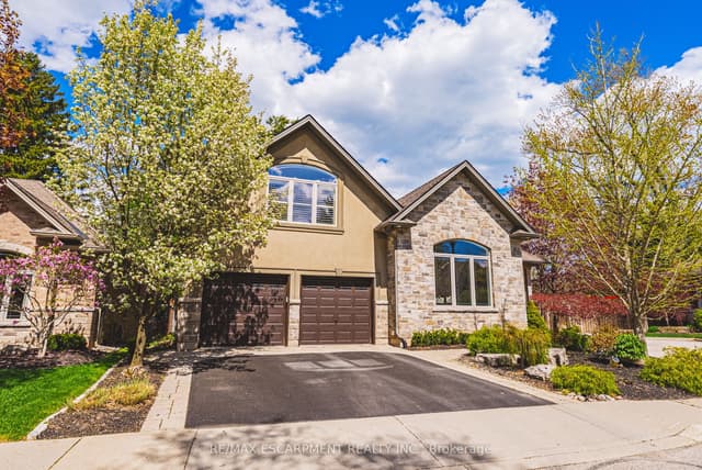 Detached at 976 Shadeland Avenue 3, Burlington, ON L7T 2M5