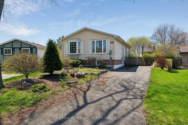 Detached at 991 Cardinal Court, Oshawa, ON L1G 6Y4