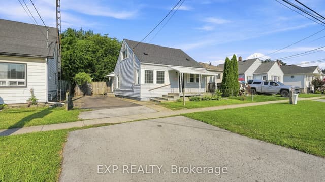 Detached at 225 Grantham Avenue, St. Catharines, ON L2M 4Z2