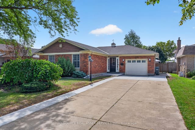 Detached at 6998 Glengowan Crescent, Niagara Falls, ON L2J 3R8