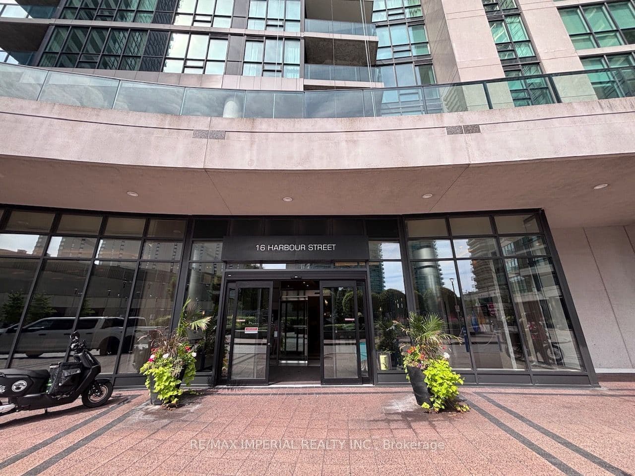 Suite 3707 · Floor 37, Unit 3707 · 16 Harbour St