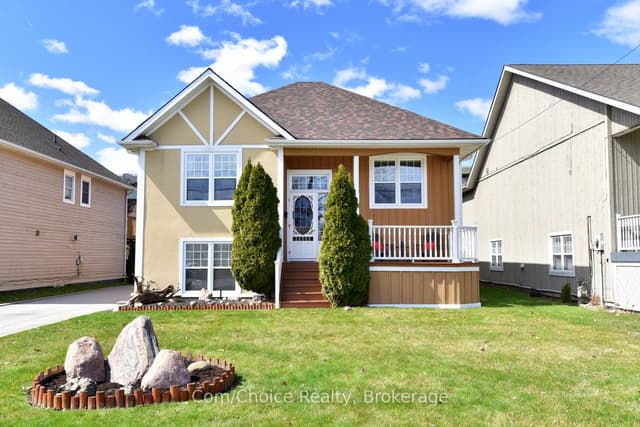Detached at 1060 Beach Boulevard, Hamilton, ON L9H 6Z4