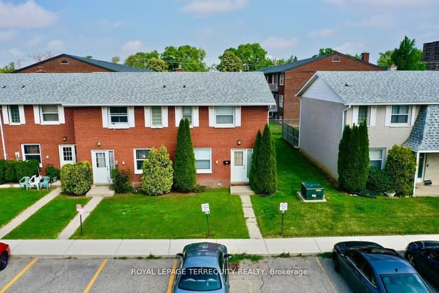 Condo Townhouse at 35 Orchard Place, Chatham-Kent, ON N7M 1A6