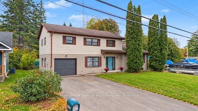 Detached at 13 East Road, Lake of Bays, ON P0B 1A0