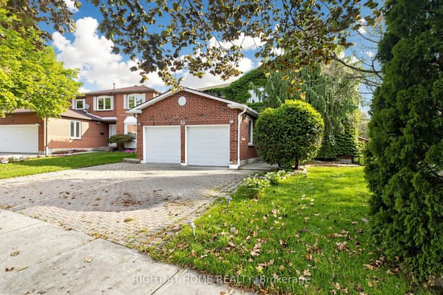 Detached at 43 Topham Crescent, Richmond Hill, ON L4C 9H1