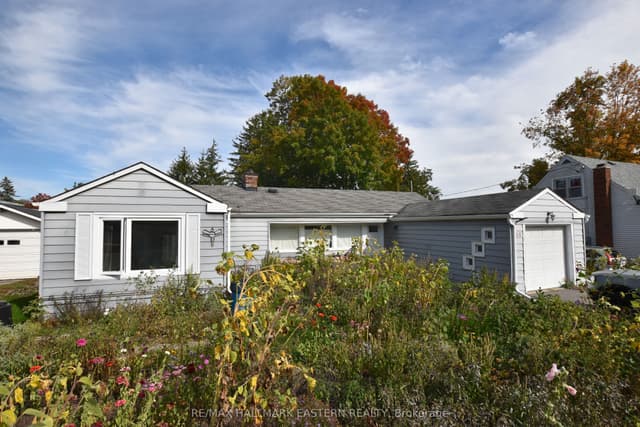 Detached at 726 Fairbairn Street, Peterborough, ON K9H 6B6