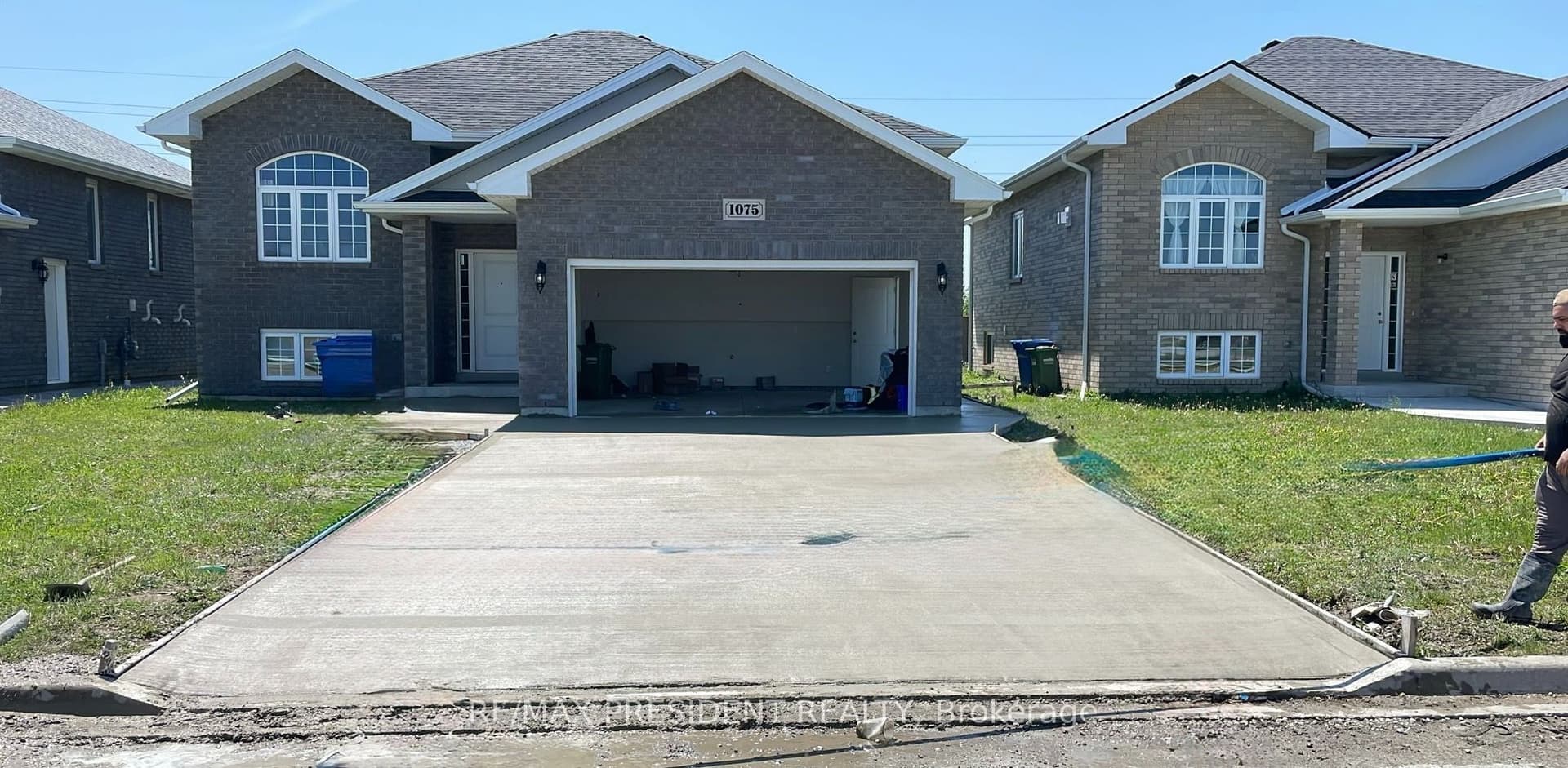 1075 Aspen Ridge Cres