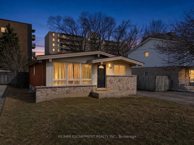Detached at 37 Lilacside Drive, Hamilton, ON L8V 2L5