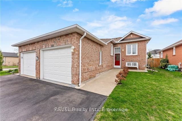 Semi-Detached at 11 JACKSON Court W, Welland, ON L3C 7G2