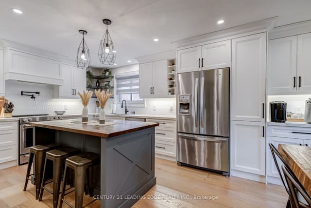 Detached at 5 Mountbatten Road, Toronto, ON M9P 1Y8, Toronto W09