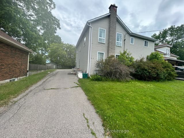Fourplex at 292 William Street E, Oshawa, ON L1G 1K8